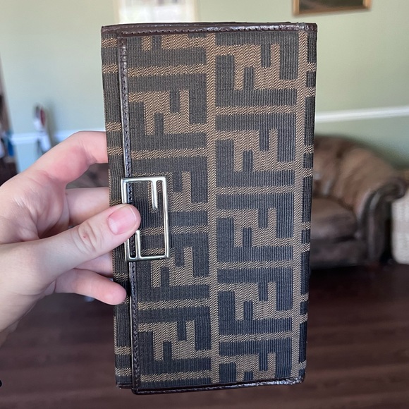 EUC AUTH Fendi Leather Wallet - Picture 6 of 17